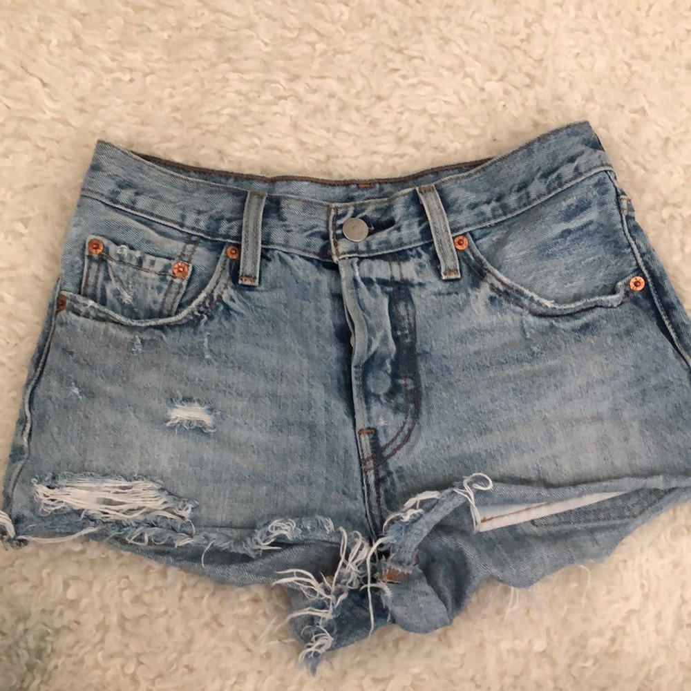 Levi’s shorts size 24